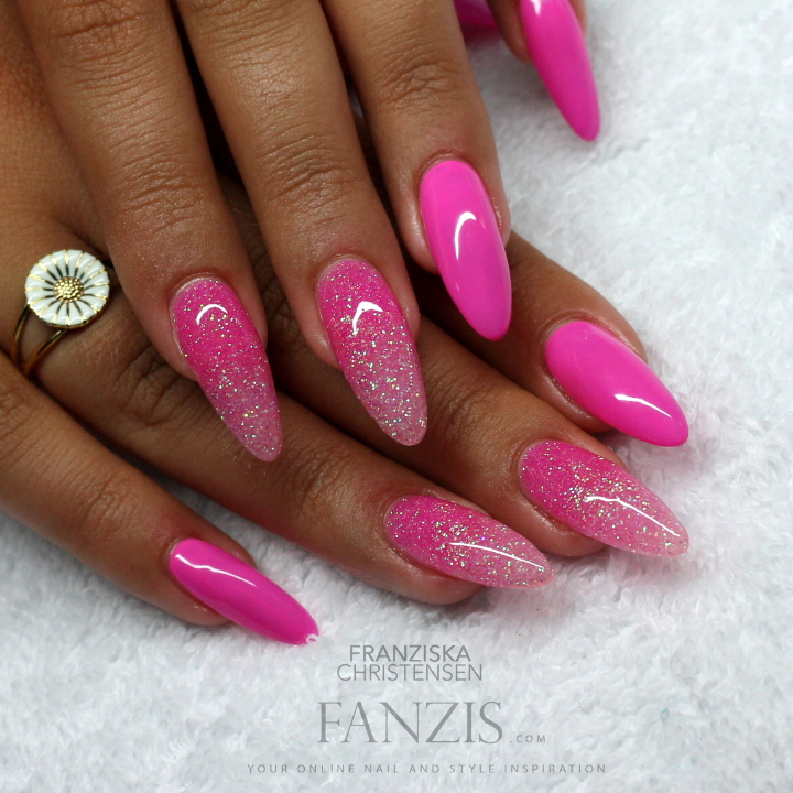 Nail Art Tutorial: Pink Glitter Gradient